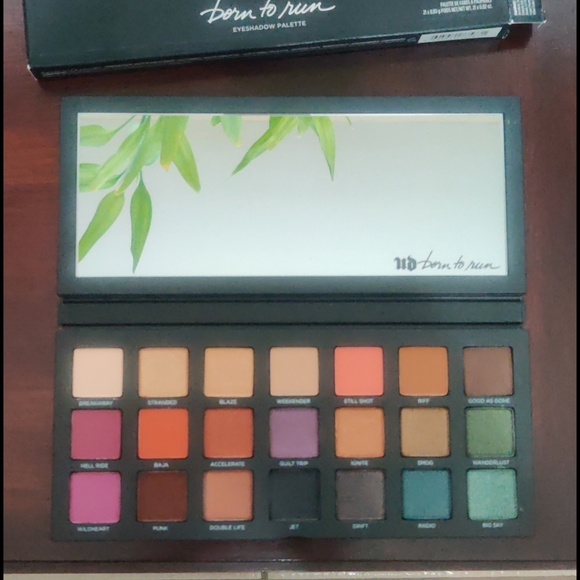 UD Born To Run Eyeshadow Palette - Picture 3 of 14